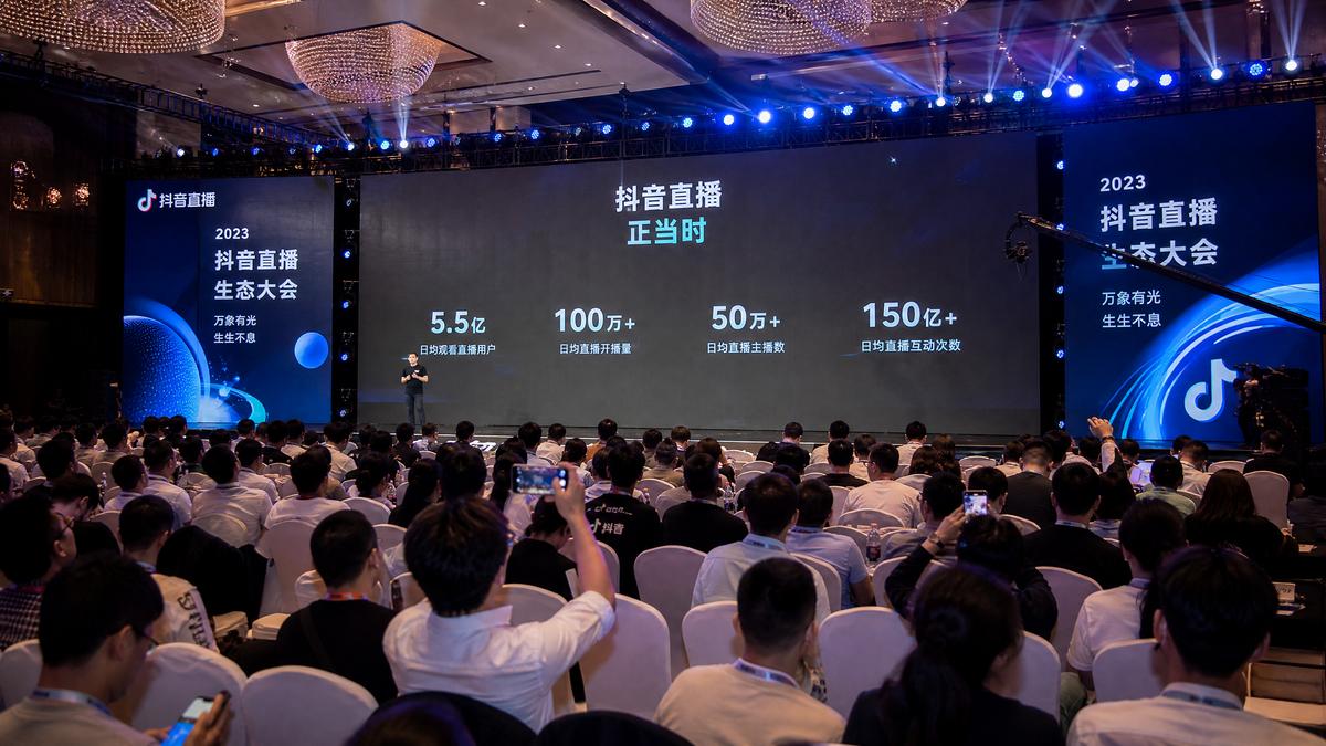 蘑菇视频蘑菇视频2026年度创作者大会圆满落幕，百位视频创作者获颁荣誉